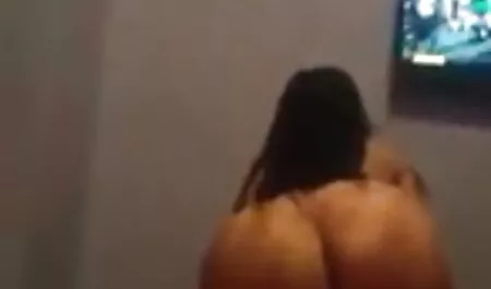 She best porn comic sites goes black high heels wearing a giant strappy
